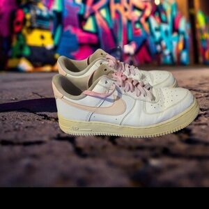 Chic Women's Cream and Pink Sneakers